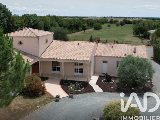 Villa - Montroy, Charente-Maritime