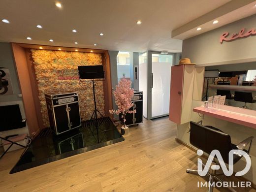 Residential complexes in Motte-Picquet, Commerce, Necker, Paris