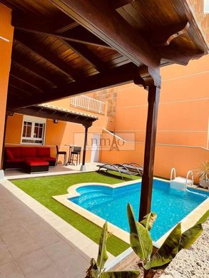 Luxury home in Los Cristianos, Province of Santa Cruz de Tenerife