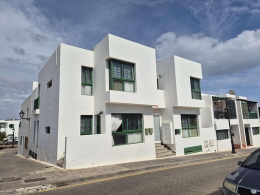 Apartment / Etagenwohnung in Playa Blanca, Provinz Las Palmas