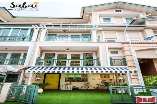 Luxury home in Lat Phrao, Bangkok