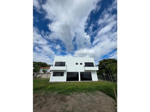 豪宅  La Libertad, Departamento de La Libertad