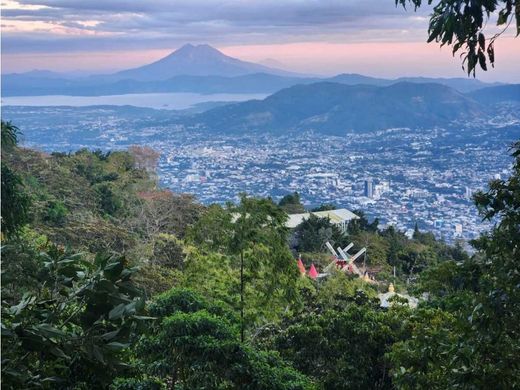 Santa Tecla, Departamento de La Libertadの土地
