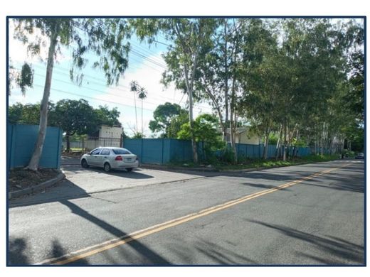 ‏קרקע ב  Ilopango, Departamento de San Salvador