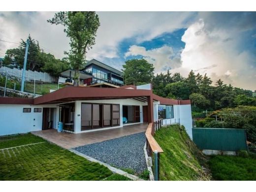 ‏בתי יוקרה ב  Santa Tecla, Departamento de La Libertad