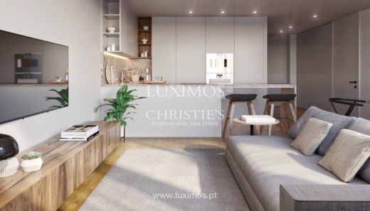 Κτίριο σε Mafamude, Vila Nova de Gaia