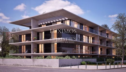 Κτίριο σε Pinheiro Manso, Porto