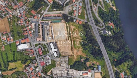 Grundstück in Oliveira do Douro, Vila Nova de Gaia