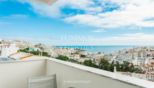 Κτίριο σε Albufeira e Olhos de Água, Albufeira