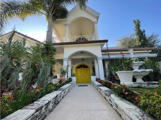 Luxury home in Santiago de los Caballeros, Provincia de Santiago