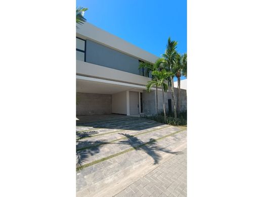 Casa di lusso a Santiago de los Caballeros, Provincia de Santiago