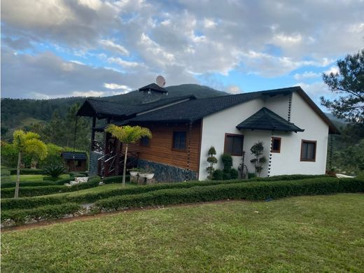 منزل ﻓﻲ Jarabacoa, Provincia de La Vega