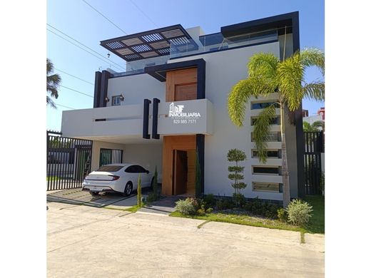 Luxus-Haus in Santiago de los Caballeros, Provincia de Santiago