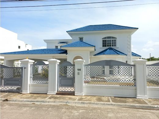 Luxus-Haus in Santiago de los Caballeros, Provincia de Santiago