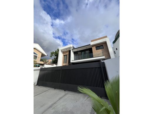 Luxury home in Santiago de los Caballeros, Provincia de Santiago