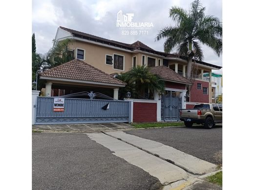 Luxus-Haus in Santiago de los Caballeros, Provincia de Santiago