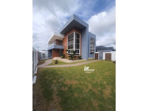 Luxus-Haus in Santiago de los Caballeros, Provincia de Santiago