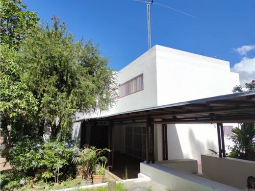 Luxus-Haus in Nueva Caracas, Distrito Capital
