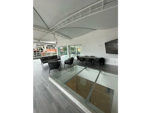 Lüks ev Karakas, Municipio Libertador