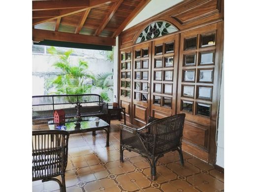 Lüks ev Karakas, Municipio Libertador