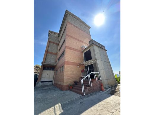 Κτίριο σε San Antonio de Los Altos, Municipio Los Salias