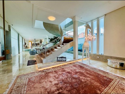 Lüks ev Karakas, Municipio Libertador