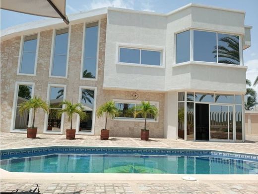 Luxury home in Lecherías, Estado Anzoátegui