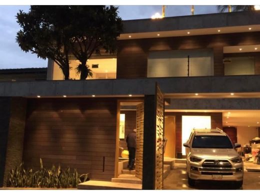 Lüks ev Karakas, Municipio Libertador