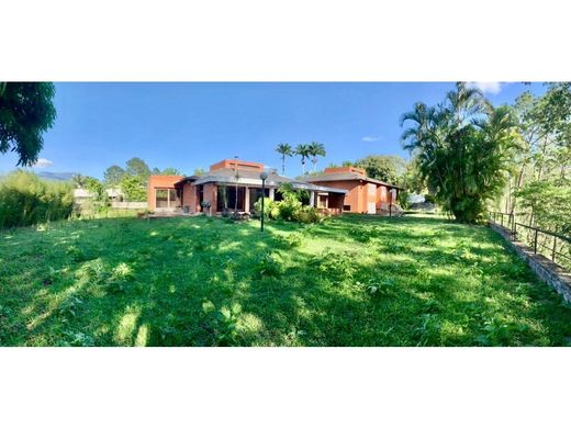 Lüks ev Karakas, Municipio Libertador