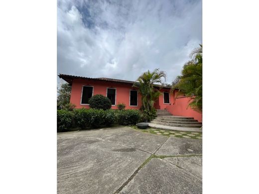 Lüks ev Karakas, Municipio Libertador