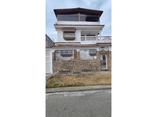 Casa de luxo - Nueva Caracas, Distrito Capital