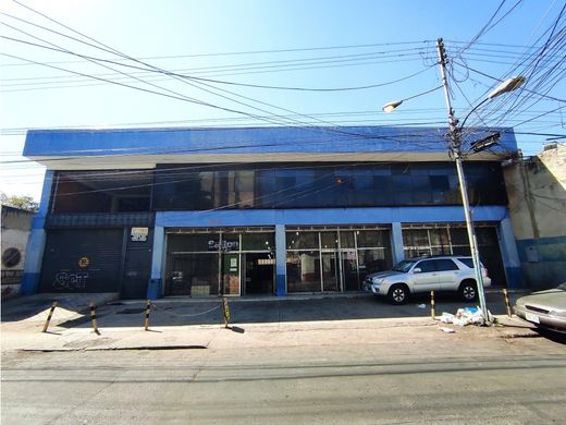 Edificio en Maracay, Municipio Girardot