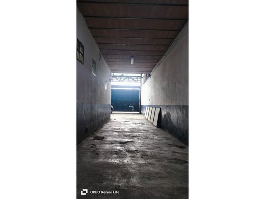 Edificio en Maracay, Municipio Girardot