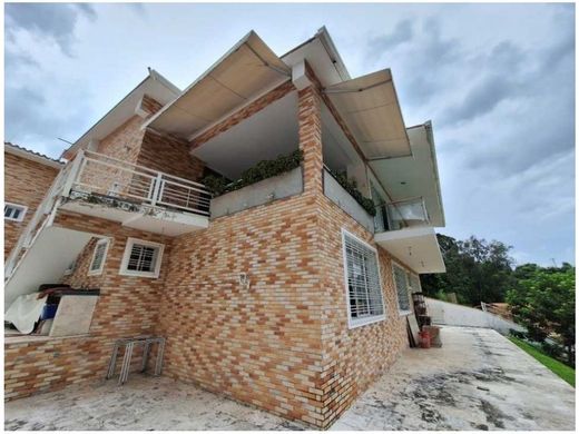 Luxury home in Nueva Caracas, Distrito Capital