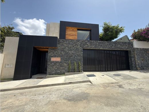 Casa de lujo en Nueva Caracas, Distrito Capital