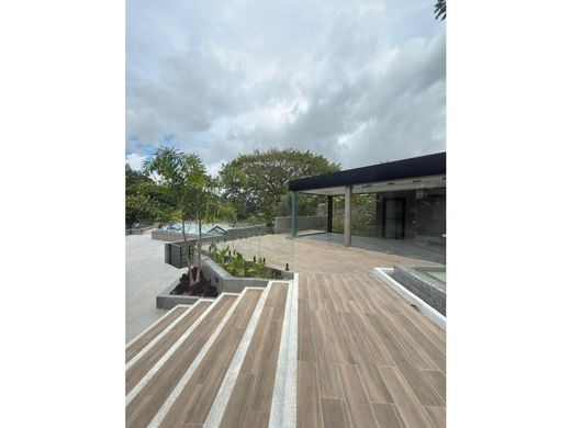 Lüks ev Karakas, Municipio Libertador