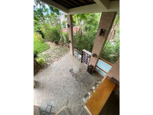 Lüks ev Karakas, Municipio Libertador