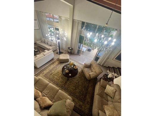 Lüks ev Karakas, Municipio Libertador