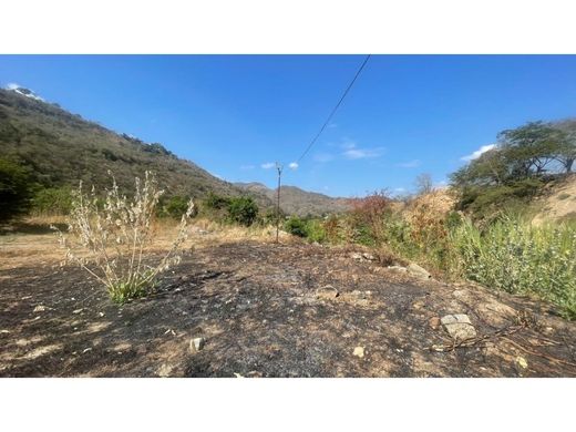 Terreno a Guarenas, Municipio Plaza