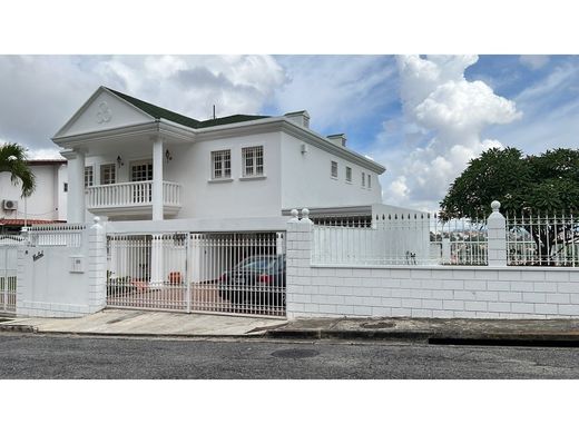 Casa de lujo en La Trinidad, Municipio Baruta