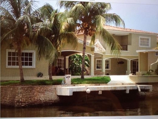 豪宅  Lecherías, Estado Anzoátegui