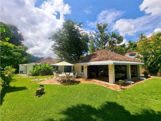 Casa de lujo en Nueva Caracas, Distrito Capital