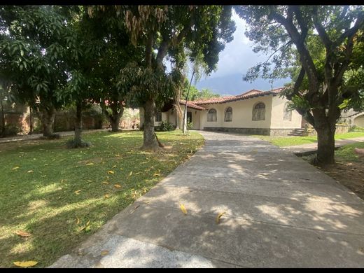 Lüks ev Karakas, Municipio Libertador