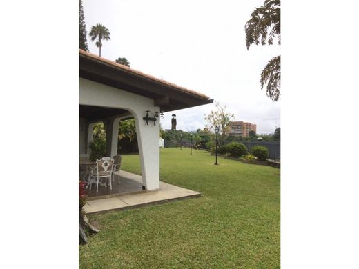 Casa de lujo en Nueva Caracas, Distrito Capital