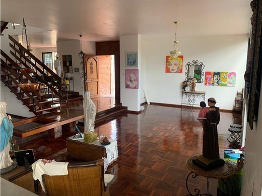 Lüks ev Karakas, Municipio Libertador