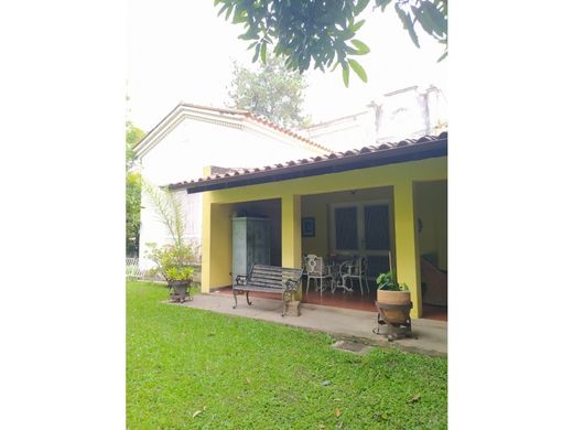 Casa de lujo en Nueva Caracas, Distrito Capital
