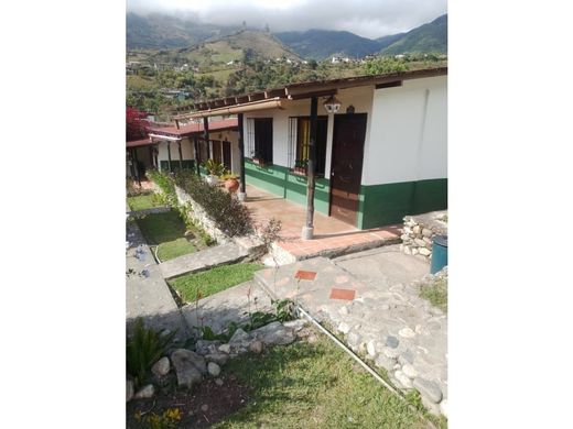 Luxury home in Tabay, Municipio Santos Marquina