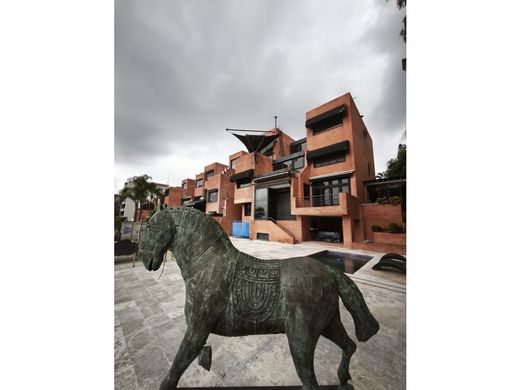 Casa de lujo en Nueva Caracas, Distrito Capital
