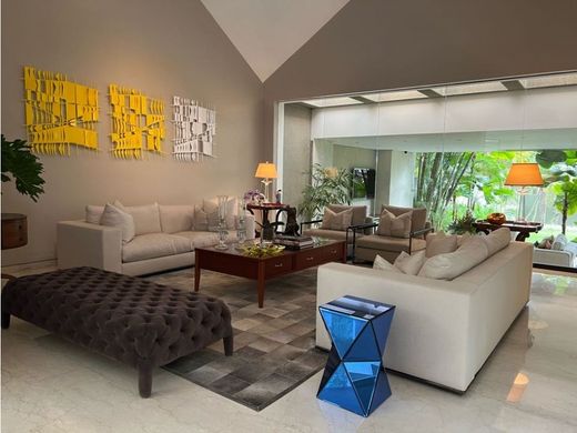 Lüks ev Karakas, Municipio Libertador