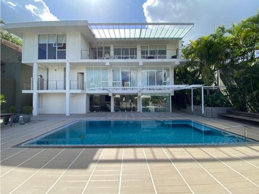 Lüks ev Karakas, Municipio Libertador